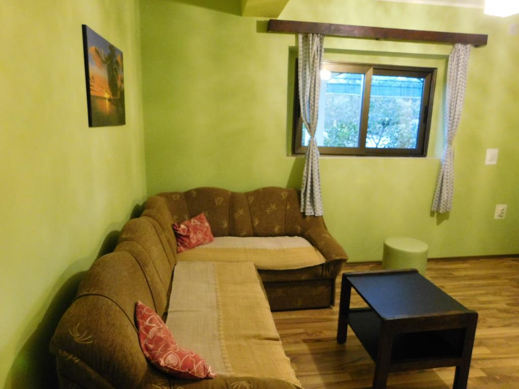 Apartments Leo Janjina Экстерьер фото