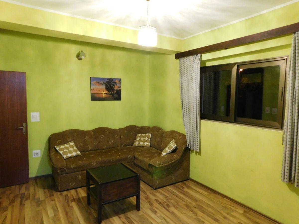 Apartments Leo Janjina Экстерьер фото